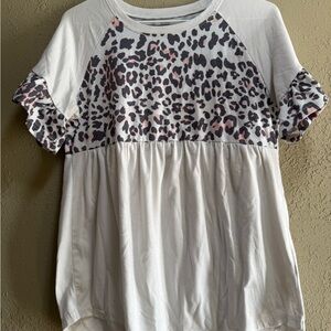 Stylish Leopard Print Blouse with Ruffle Sleeves